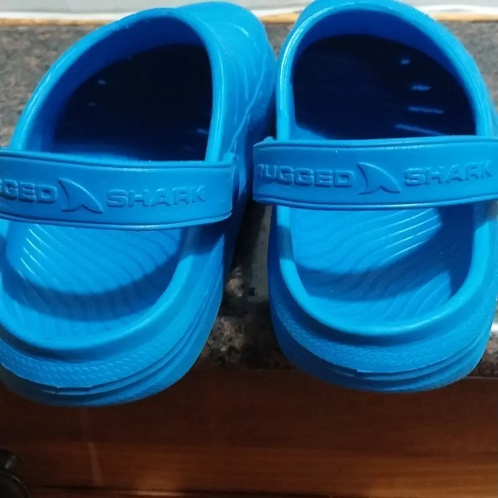 Unisex Blue Sandals with Comfort and Style..Size 8